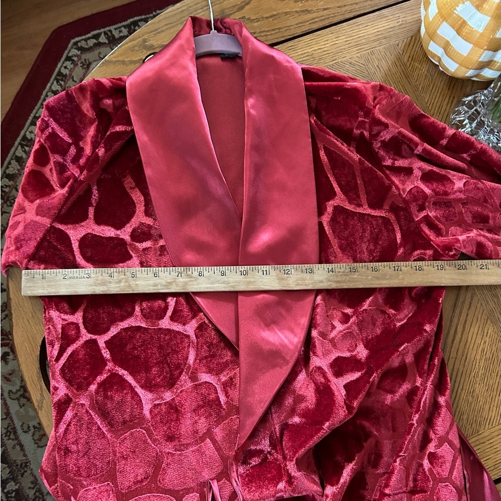 Red Satiny Robe - Picture 13 of 16